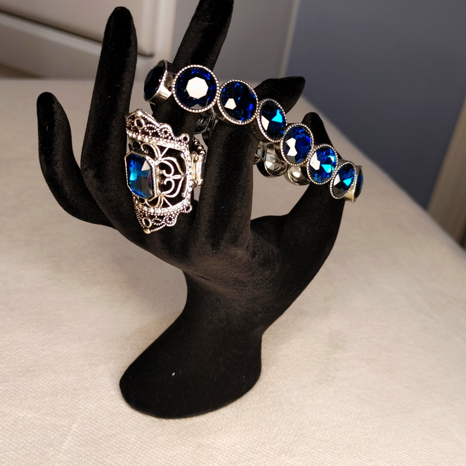 Ring And Bracelet Set New Never Worn 5$